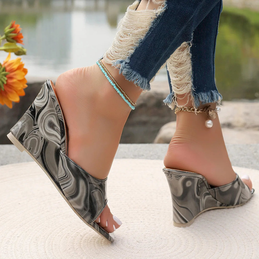 Macarro Abstract Leather Wedge