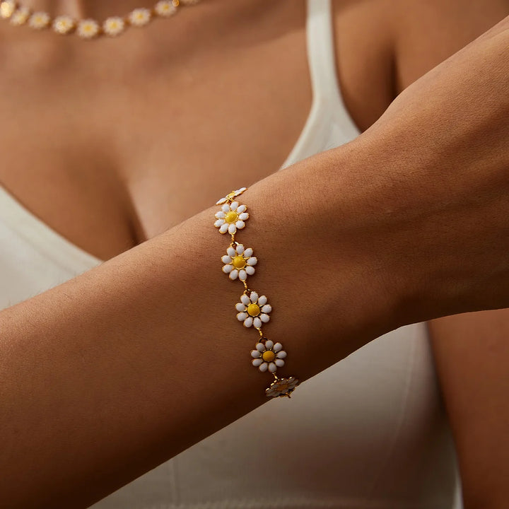 Daisy Petal Pop Bracelet